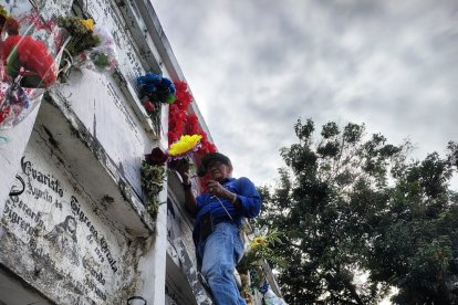 Los pintores de las bóvedas conocen las historias del Cementerio General, antes conocido como Cementerio Católico.