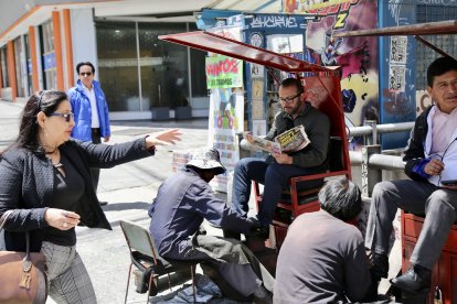Algunos lustrabotas aún se aferran a sus puestos de trabajo.