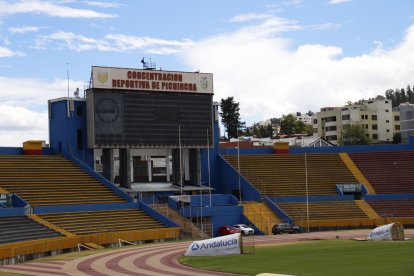 El marcador del estadio Atahualpa lleva sin funcionar por mucho tiempo.