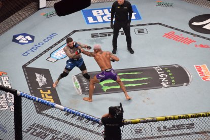 Michael Morales noqueó a Sean Brady en el primer asalto.