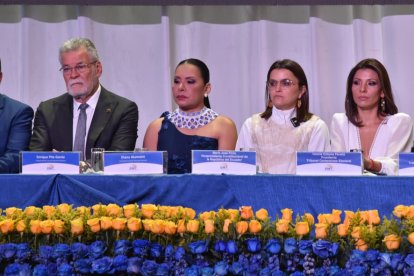 Autoridades presentes en la inauguración del referéndum y consulta popular 2025.