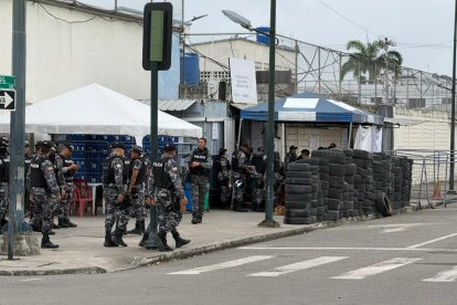 La cárcel de Machala se encuentra reforzada por 200 policías, cuyo objetivo es evitar desmanes.
