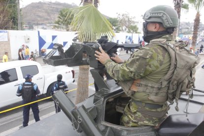 Militares están custodiando algunos recintos de la zona 8.