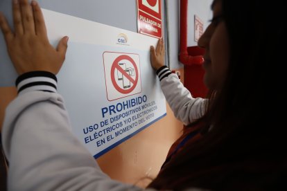 Señalética fue colocada un día antes de elecciones.