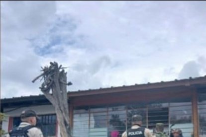 Personal de la Policía Judicial acudió al sitio para investigar.