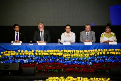 El CNE inició el escrutinio tras el cierre de urnas; los primeros resultados preliminares se esperan desde las 19:00.