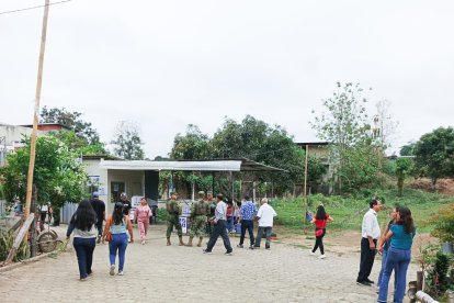 Las autoridades reportaron detenciones por boletas vigentes y suplantación de identidad en los operativos.