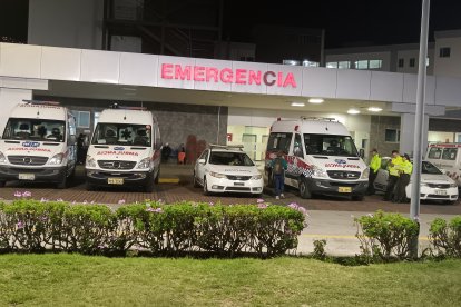 Hasta el Hospital en Ambato fueron trasladadas 45 personas que iban en el bus que se accidentó en Simiatug.