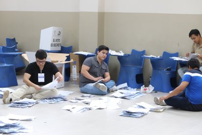 El escrutinio de los votos se desarrolló con normalidad en los recintos electorales.