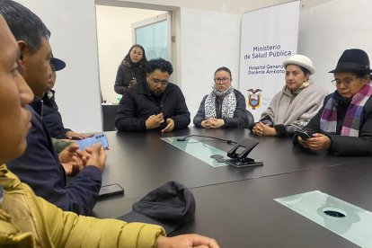 Autoridades de Tungurahua, Bolívar y Cotopaxi se reunieron en el Hospital Docente para gestionar que se atienda de inmediato a las víctimas de la tragedia vial en Simiatug.