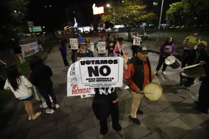 En la capital hubo festejos por el triunfo del No en la consulta y referéndum.
