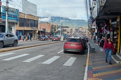 EL TAMBO ES EL BARRIO COMERCIAL DE PELILEO, AQUÍ MÁS DE 300 LOCALES COMERCIALES OFERTAN SUS CREACIONES.