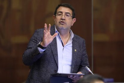 Díaz Asque había impulsado en la Asamblea una propuesta para permitir las relaciones sexuales consensuadas entre adultos y menores desde los 14 años de edad.