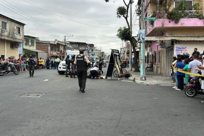 Los motociclistas habrían estado escapando tras un robo.