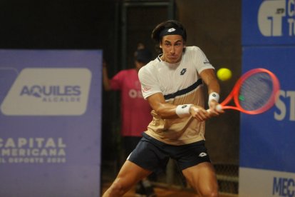 El ecuatoriano Álvaro Guillén venció en el debut a su coterráneo Emilio Camacho.