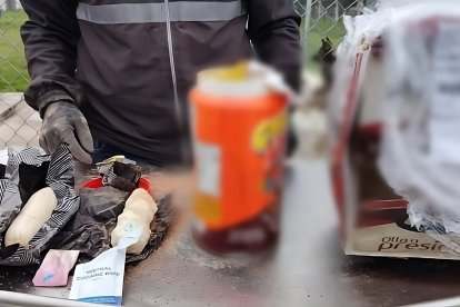 Las envolturas con la droga estaban escondidas al interior de frascos de cacao en polvo.