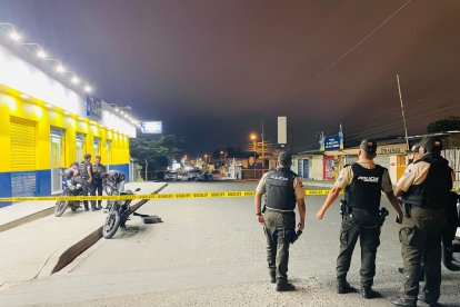 Un hombre fue baleado en los exteriores de un local comercial del barrio Las Cumbres