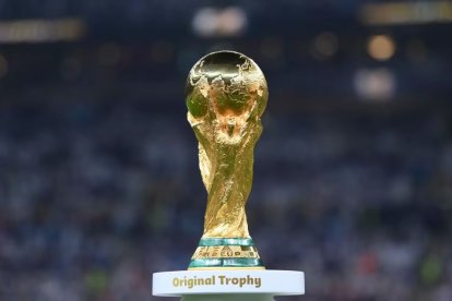 El trofeo del Mundial, símbolo del torneo que reunirá a 48 selecciones en 2026.