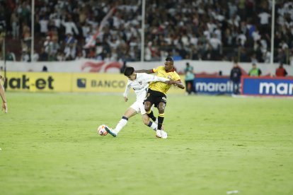 Barcelona SC y Liga de Quito buscan recortar puntos con Independiente del Valle.