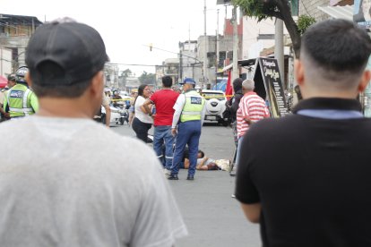 Familiares se acercaron al sitio para reconocer los cuerpos.