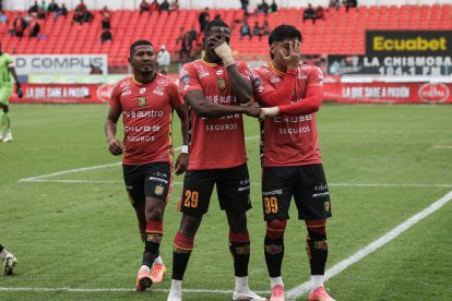 Deportivo Cuenca busca una victoria ante El Nacional.