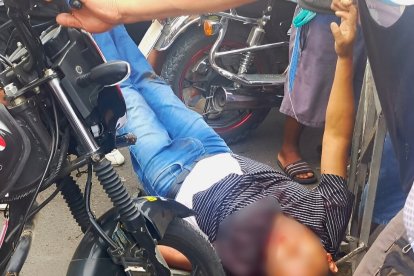 Luego de recibir los disparos Robinson Del Pezo fue trasladados por personas a una casa de salud, donde se confirmó su muerte.