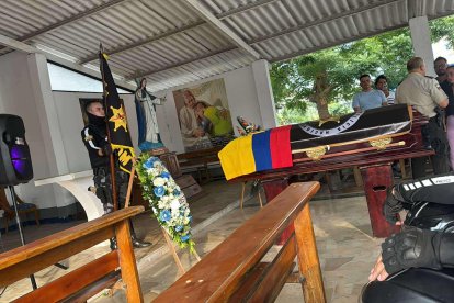 Capilla ardiente en honor al cabo Carlos Armas, donde compañeros y familiares le dieron el último adiós.