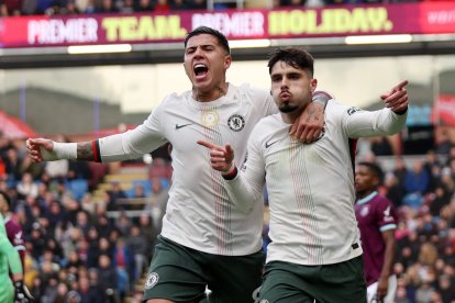 Enzo (i) lidera el mediocampo de Chelsea.