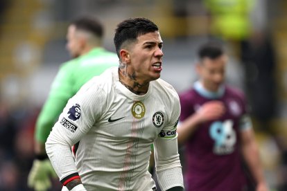Enzo Fernández, volante argentino de Chelsea, es una de las figuras en la Premier League.
