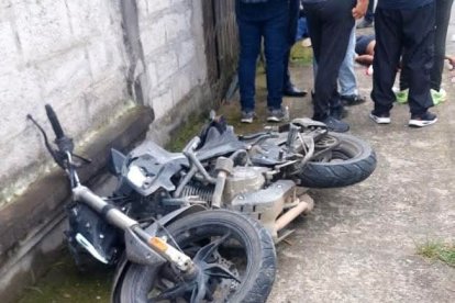 Vecinos y conductores del sector reclaman medidas de seguridad urgentes tras el choque que dejó dos personas fallecidas y dos heridas.