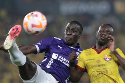 Barcelona SC y Liga de Quito se enfrentan por la LigaPro 2025.