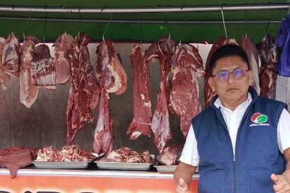 Robinson Del Pezo, en su negocio de cárnicos.