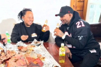 Katty Hurtado y su hijo Michael Morales compartiendo en Estados Unidos.