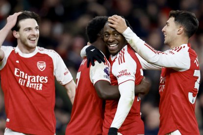Jugadores de Arsenal en la victoria 4-1 ante Tottenham en la Premier League.