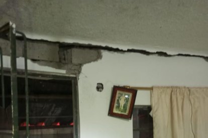 Una pared resultó afectada luego de la deflagración de gas en el sur de Quito.