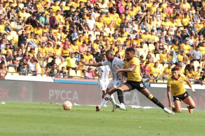 Barcelona SC empató 2-2 con Liga de Quito en el Monumental.