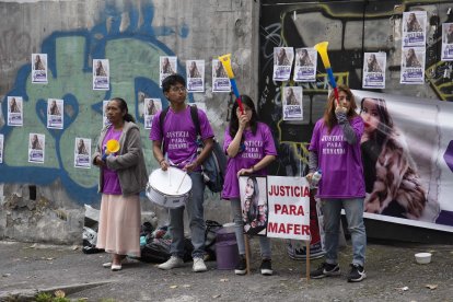 Familiares de las víctimas de femicidio realizan plantones para exigir celeridad en los casos.
