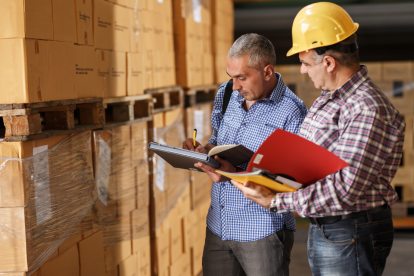 Productos del exterior ingresan por aduanas de Ecuador.