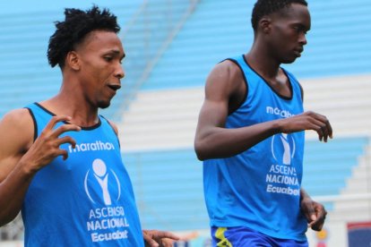 Nay Laury Quiñónez (i) se encuentra suspendido de forma temporal.