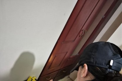 Entre los objetos encontrados constan documentos relacionados con el hecho delictivo.