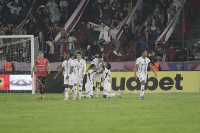 Liga de Quito busca recortar puntos con Independiente del Valle.