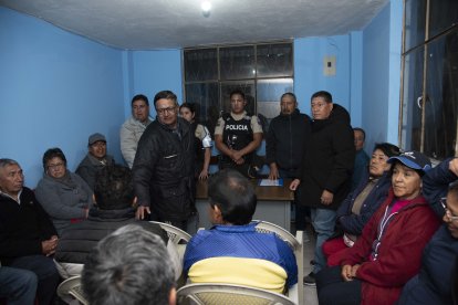 La Policía dialogó con los moradores para buscar soluciones.
