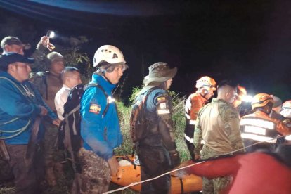 El descenso tomó poco más de dos horas. Los padres de Lucas no perdieron la esperanza.