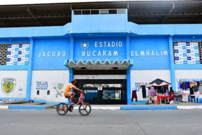 En el estadio Jacobo Bucaram se registró el asesinato.