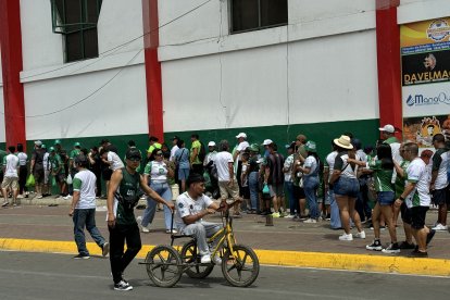 La afición universitaria quiere celebrar el ascenso a la Serie B del fútbol ecuatoriano