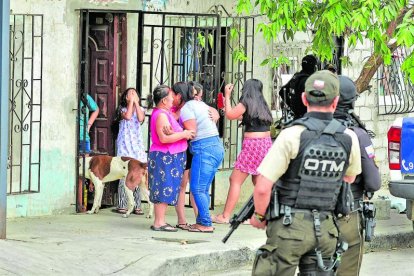 Los cadáveres



fueron trasladados



al Laboratorio de Criminalística.