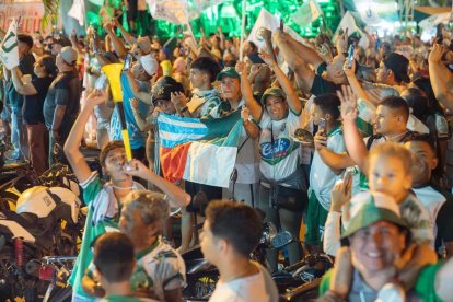 Grandes y chicos celebraron el logro alcanzado por Liga de Portoviejo, en una noche de fiesta y júbilo