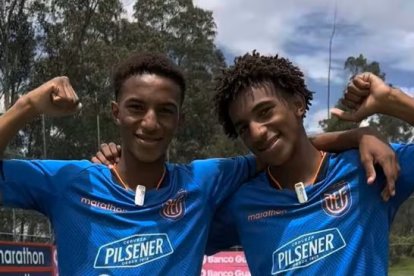Edwin y Holger Quintero, hermanos gemelos que juegan en las formativas de Independiente del Valle.