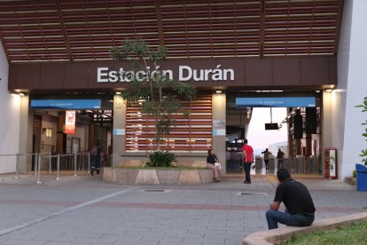 Estación de la Aerovía en Durán. El sistema enfrenta retos para consolidarse como transporte masivo.