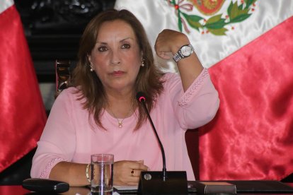 La desconfianza ciudadana hacia Dina Boluarte llegó tras un incidente con relojes de Rolex.